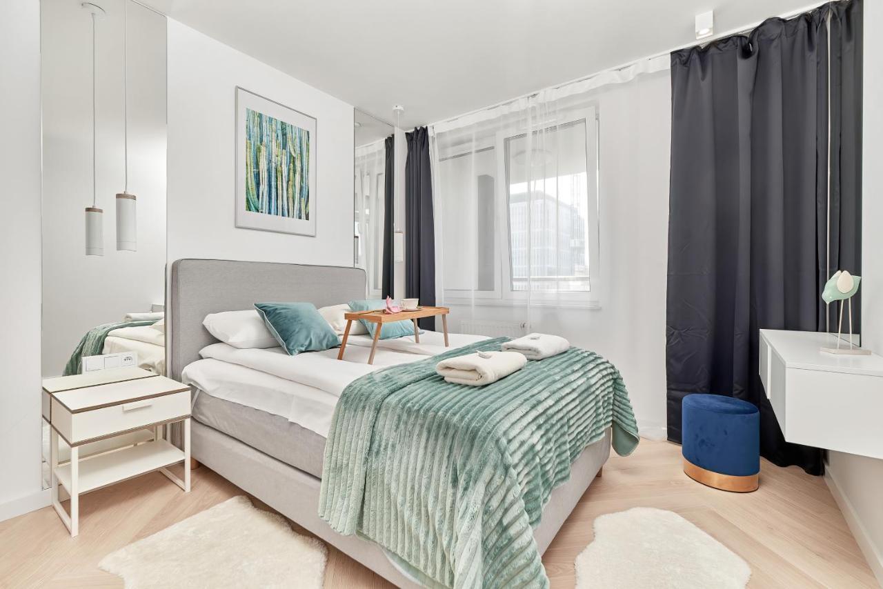 Exclusive Apartments Gwiazdzista With Free Garage Wroclaw By Noclegi Renters ภายนอก รูปภาพ