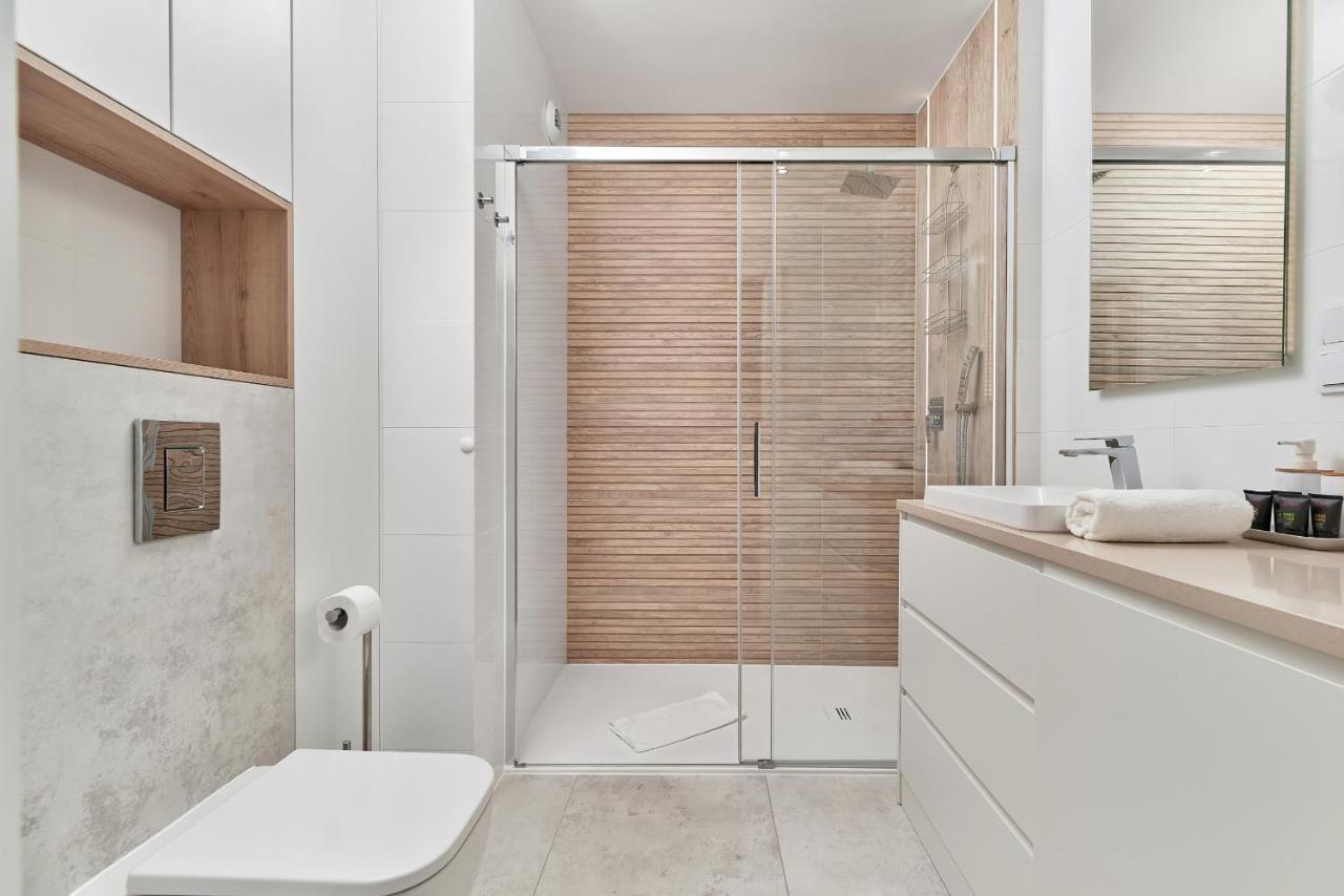 Exclusive Apartments Gwiazdzista With Free Garage Wroclaw By Noclegi Renters ภายนอก รูปภาพ