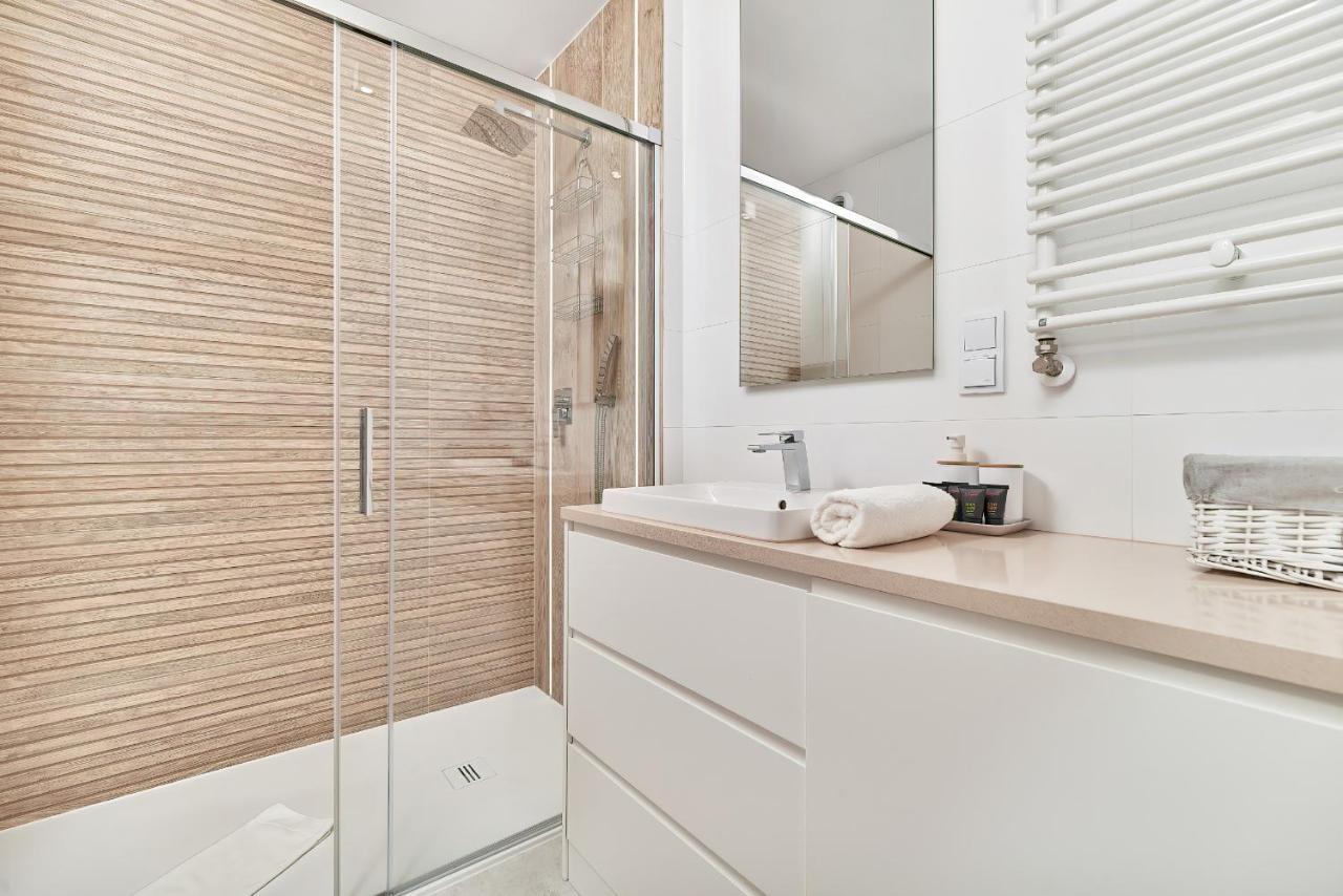 Exclusive Apartments Gwiazdzista With Free Garage Wroclaw By Noclegi Renters ภายนอก รูปภาพ